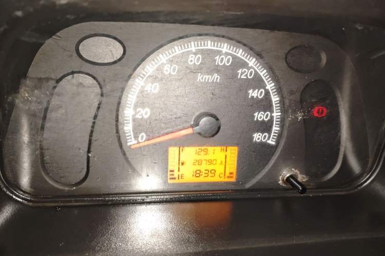 Used Wuling Zhiguang Small Truck 2016 1.2L Double-Cab LSI Instrument Cluster