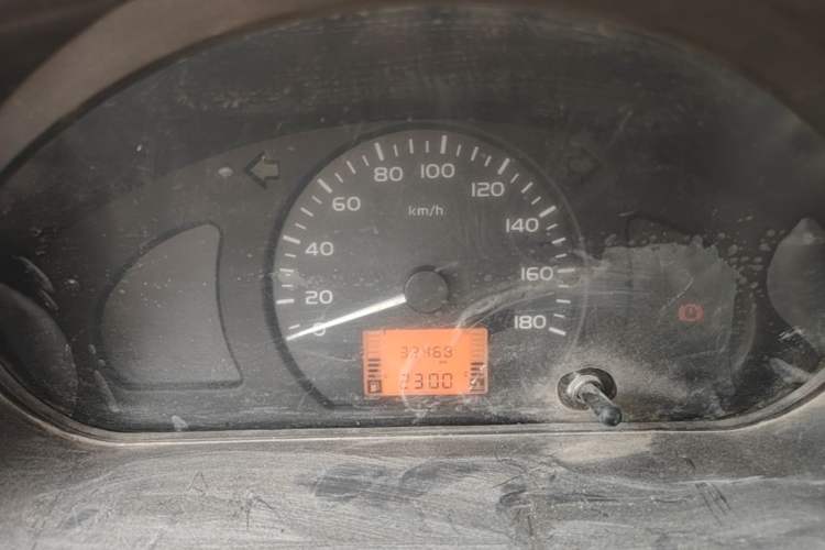 Used Wuling Zhiguang Small Truck 2016 1.2L Single-Row LSI Instrument Cluster
