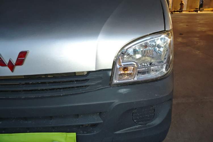 Used Wuling Zhiguang Small Truck 2016 1.2L Double-Cab LSI Left Front Headlight