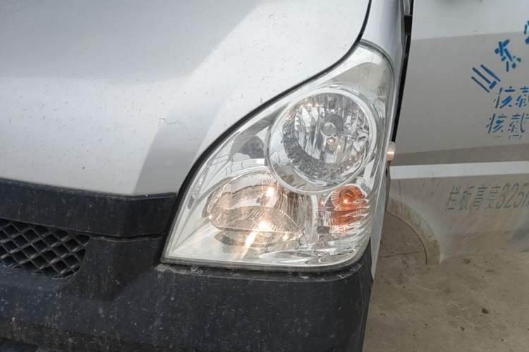 Used Wuling Zhiguang Small Truck 2016 1.2L Single-Row LSI Left Front Headlight