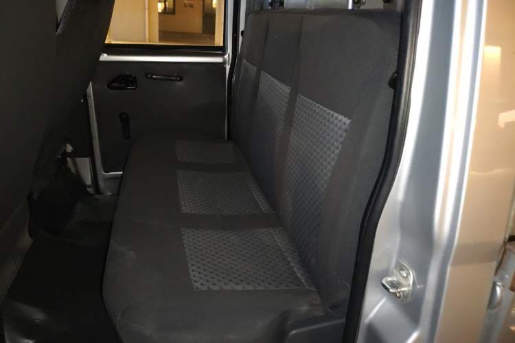 Used Wuling Zhiguang Small Truck 2016 1.2L Double-Cab LSI Left Rear Seat