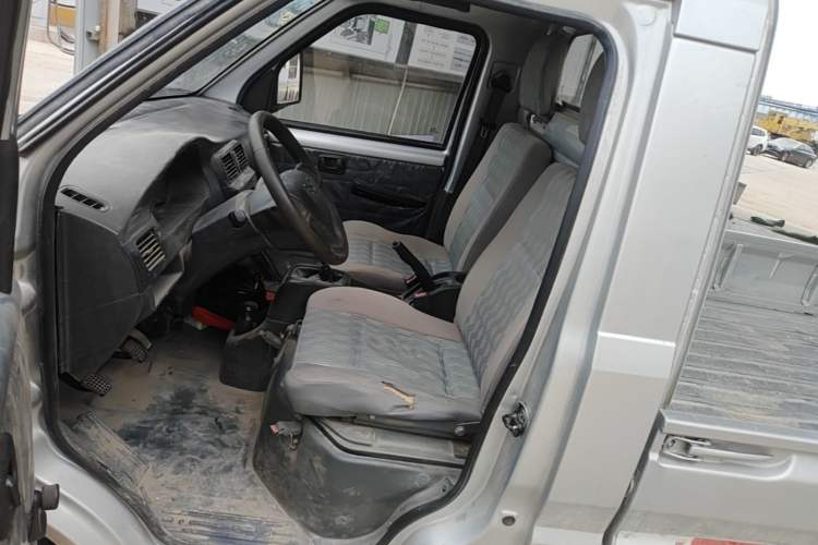 Used Wuling Zhiguang Small Truck 2016 1.2L Single-Row LSI Left Rear Seat