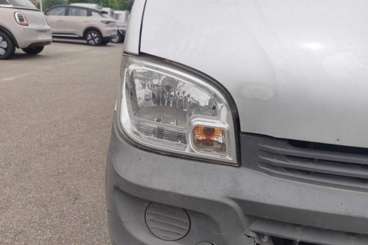 Used Wuling Zhiguang Small Truck 2016 1.2L Single-Row LSI Right Front Headlight