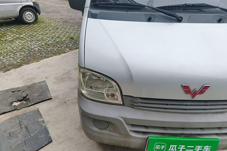 Used Wuling Zhiguang Small Truck 2016 1.2L Single-Row LSI Right Front Headlight