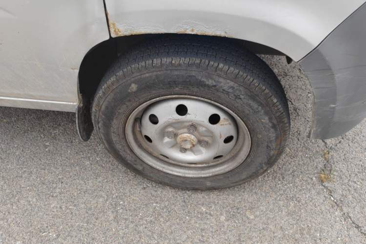 Used Wuling Zhiguang Small Truck 2016 1.2L Single-Row LSI Right Front Wheel Hub