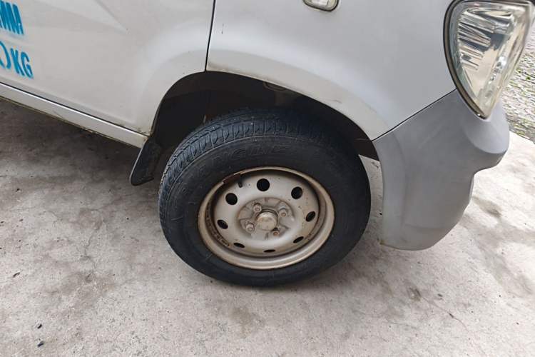 Used Wuling Zhiguang Small Truck 2016 1.2L Single-Row LSI Right Front Wheel Hub