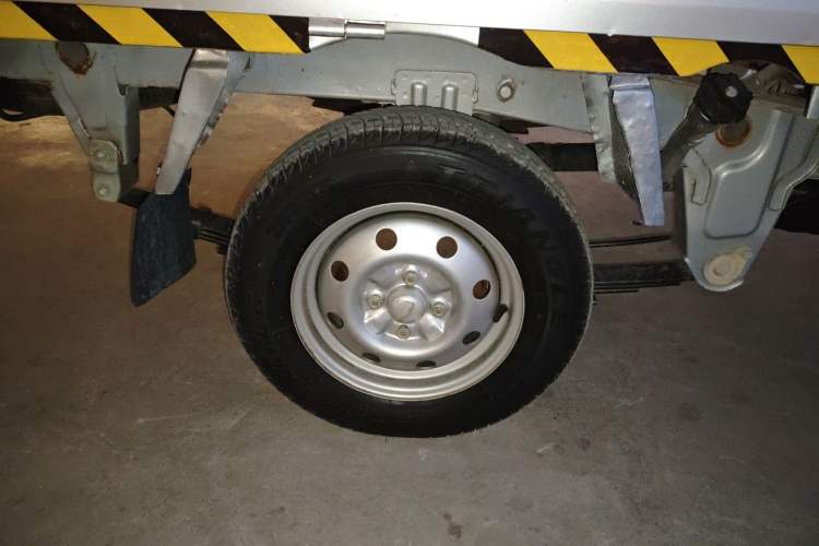 Used Wuling Zhiguang Small Truck 2016 1.2L Double-Cab LSI Right Rear Wheel Hub