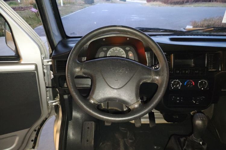 Used Wuling Zhiguang Small Truck 2016 1.2L Double-Cab LSI Steering Wheel