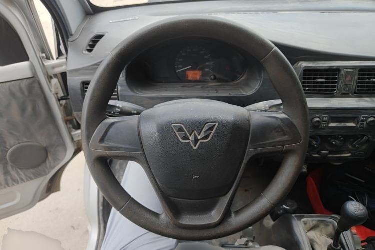 Used Wuling Zhiguang Small Truck 2016 1.2L Single-Row LSI Steering Wheel