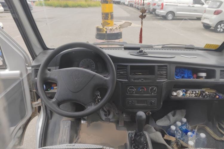 Used Wuling Zhiguang Small Truck 2016 1.2L Single-Row LSI Steering Wheel