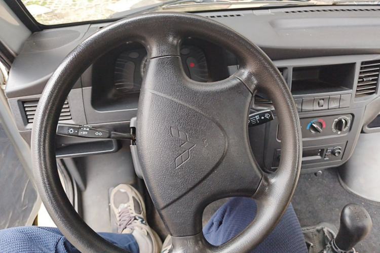 Used Wuling Zhiguang Small Truck 2016 1.2L Single-Row LSI Steering Wheel