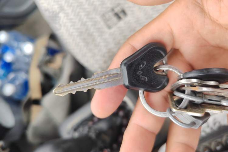 Used Wuling Zhiguang Small Truck 2016 1.2L Single-Row LSI Vehicle Key