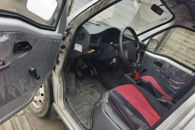 Used Wuling Zhiguang Small Truck 2019 1.2L Double Cab Driver Seat