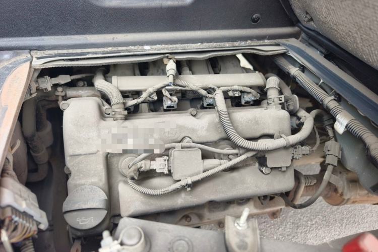 Used Wuling Zhiguang Small Truck 2019 1.2L Double Cab Engine Bay