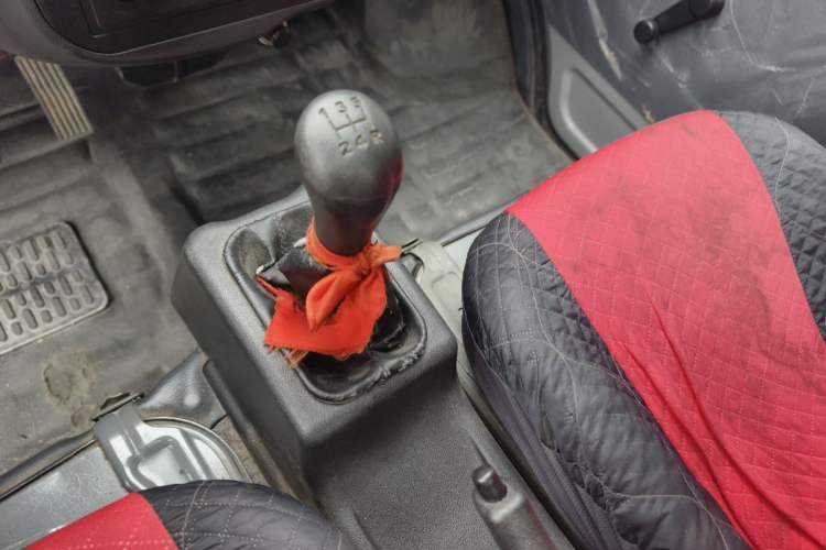 Used Wuling Zhiguang Small Truck 2019 1.2L Double Cab Gear Lever
