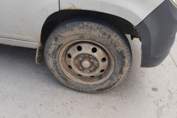 Used Wuling Zhiguang Small Truck 2019 1.2L Single Cab Right Front Wheel Hub