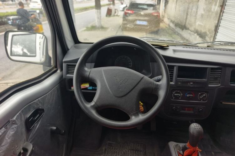 Used Wuling Zhiguang Small Truck 2019 1.2L Double Cab Steering Wheel