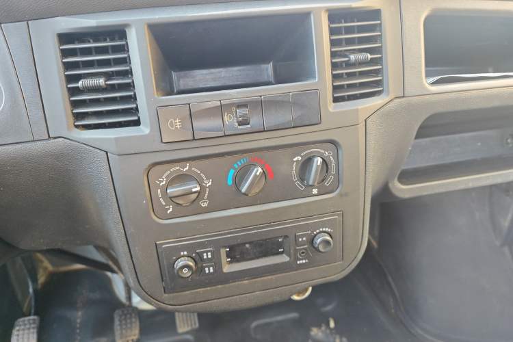 Used Wuling Zhiguang Small Truck 2020 1.2L Single Cab Audio And AC Panel