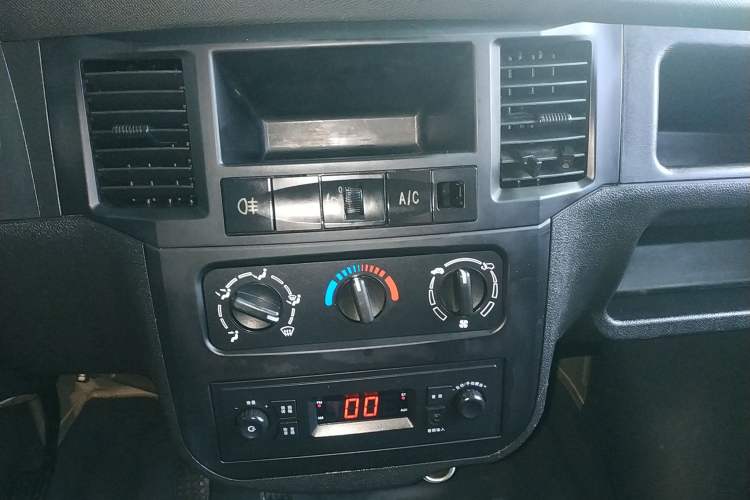 Used Wuling Zhiguang Small Truck 2020 1.2L Single Cab Audio And AC Panel