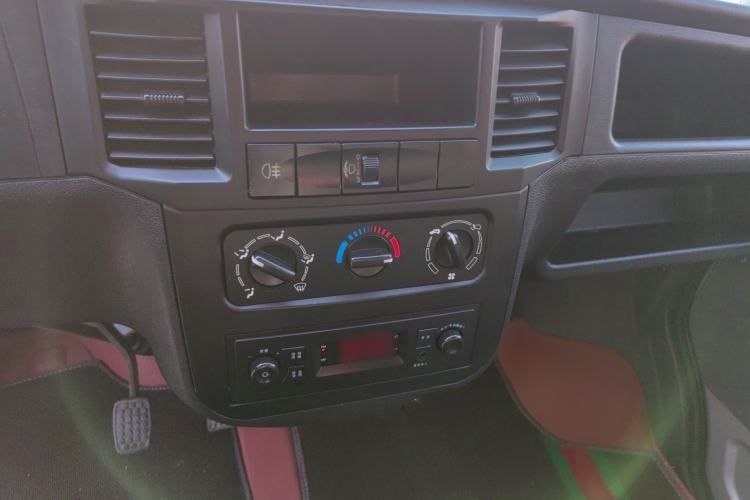 Used Wuling Zhiguang Small Truck 2020 1.2L Double Cab Audio And AC Panel