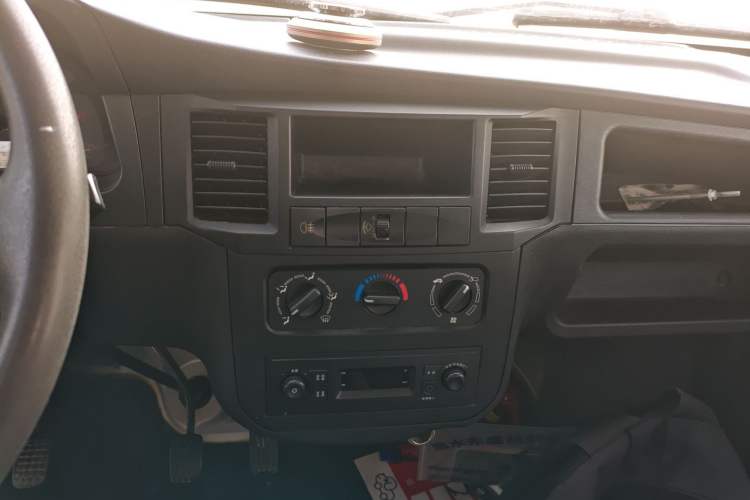 Used Wuling Zhiguang Small Truck 2020 1.2L Double Cab Audio And AC Panel