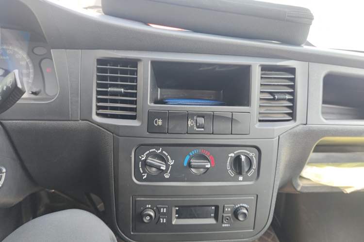 Used Wuling Zhiguang Small Truck 2020 1.2L Double Cab Audio And AC Panel