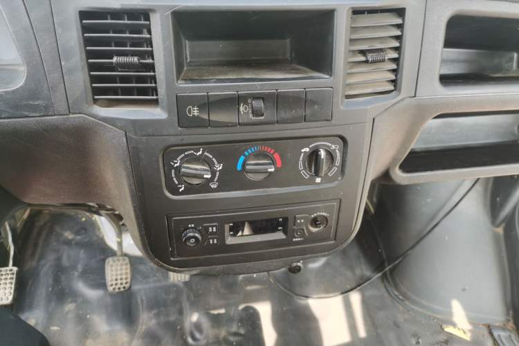 Used Wuling Zhiguang Small Truck 2020 1.2L Single Cab Audio And AC Panel