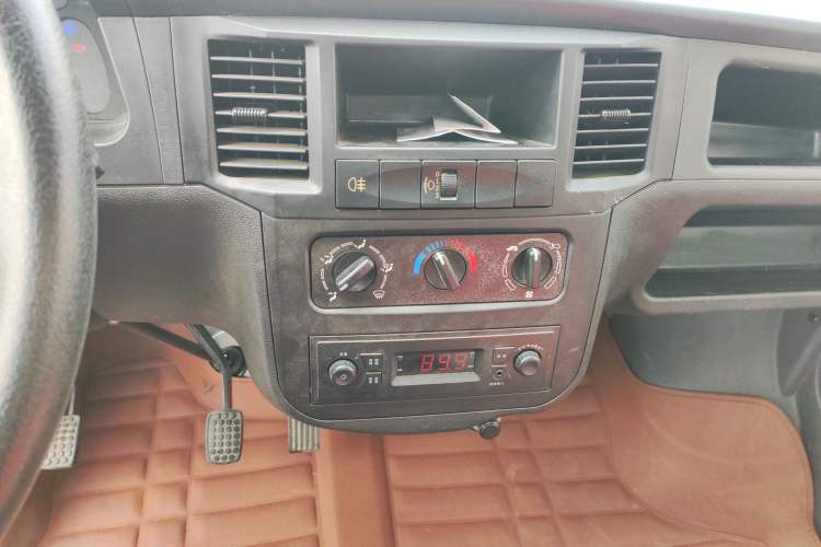Used Wuling Zhiguang Small Truck 2020 1.2L Single Cab Audio And AC Panel