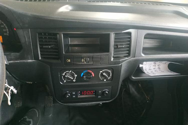 Used Wuling Zhiguang Small Truck 2020 1.2L Double Cab Audio And AC Panel