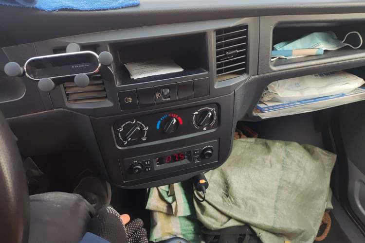 Used Wuling Zhiguang Small Truck 2020 1.2L Single Cab Audio And AC Panel