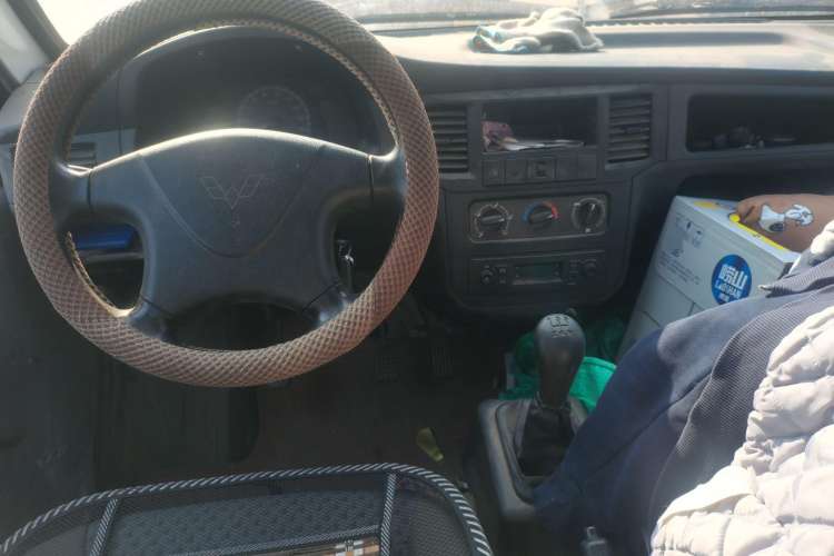 Used Wuling Zhiguang Small Truck 2020 1.2L Double Cab Center Console