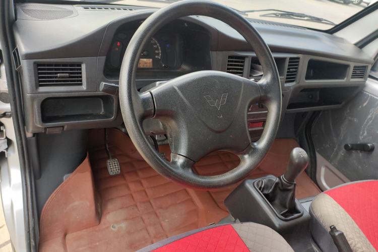 Used Wuling Zhiguang Small Truck 2020 1.2L Single Cab Center Console