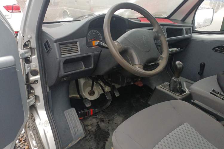 Used Wuling Zhiguang Small Truck 2020 1.2L Single Cab Center Console