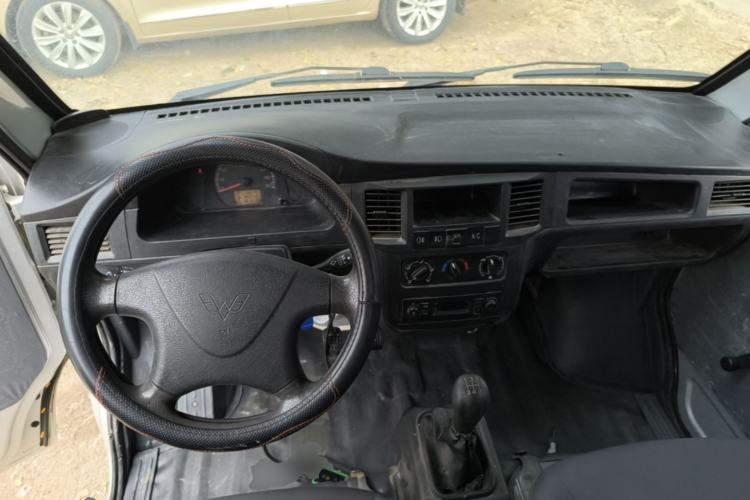 Used Wuling Zhiguang Small Truck 2020 1.2L Single Cab Center Console