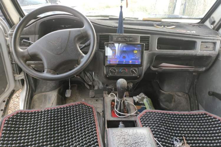Used Wuling Zhiguang Small Truck 2020 1.2L Double Cab Center Console