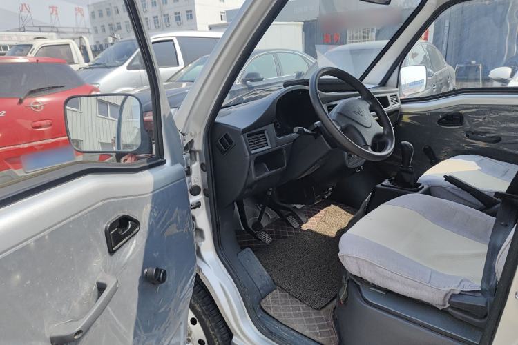 Used Wuling Zhiguang Small Truck 2020 1.2L Double Cab Driver Seat