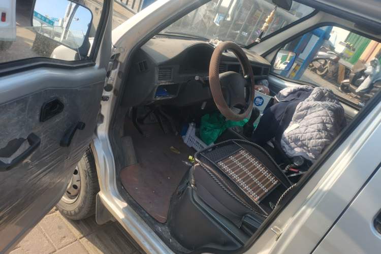 Used Wuling Zhiguang Small Truck 2020 1.2L Double Cab Driver Seat