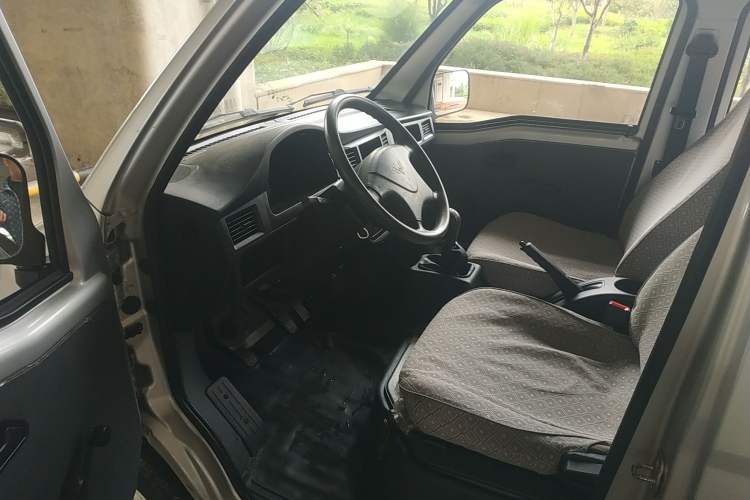 Used Wuling Zhiguang Small Truck 2020 1.2L Double Cab Driver Seat