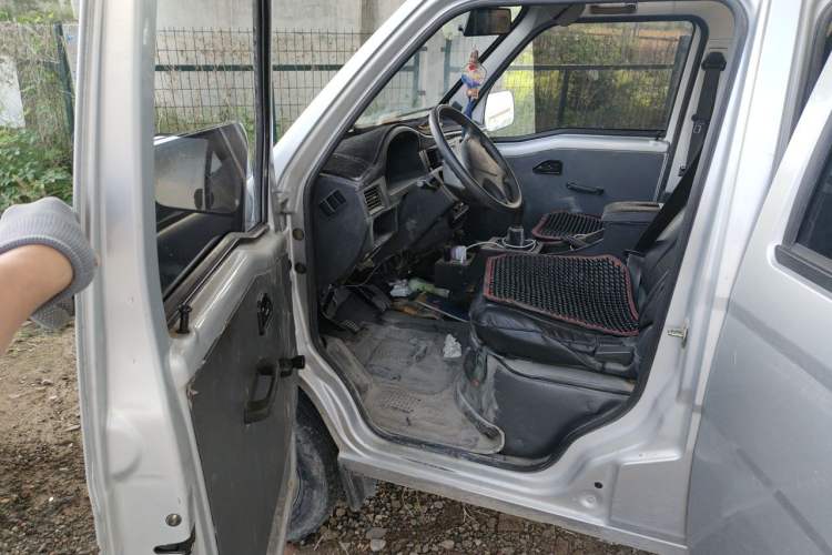 Used Wuling Zhiguang Small Truck 2020 1.2L Double Cab Driver Seat
