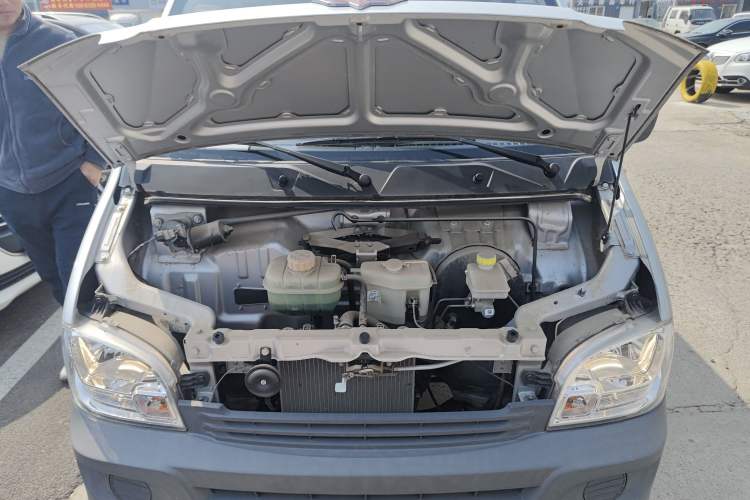 Used Wuling Zhiguang Small Truck 2020 1.2L Double Cab Engine Bay