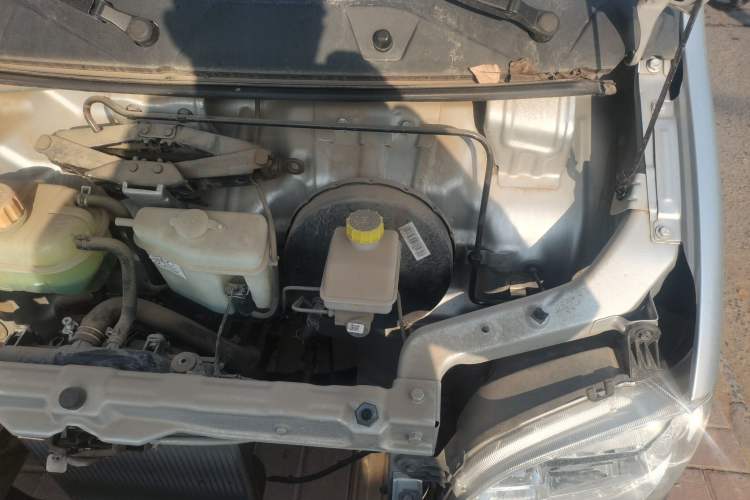 Used Wuling Zhiguang Small Truck 2020 1.2L Double Cab Engine Bay Left