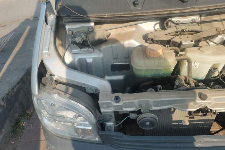Used Wuling Zhiguang Small Truck 2020 1.2L Double Cab Engine Bay Right