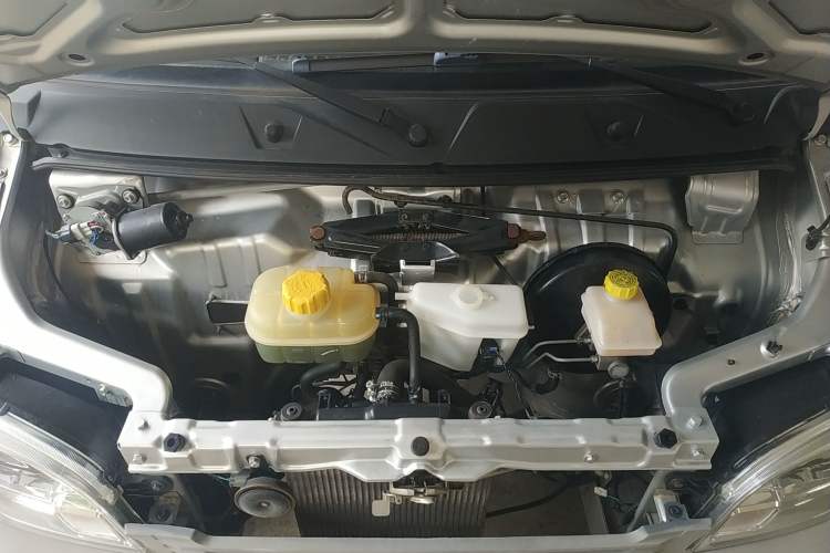 Used Wuling Zhiguang Small Truck 2020 1.2L Double Cab Engine Bay