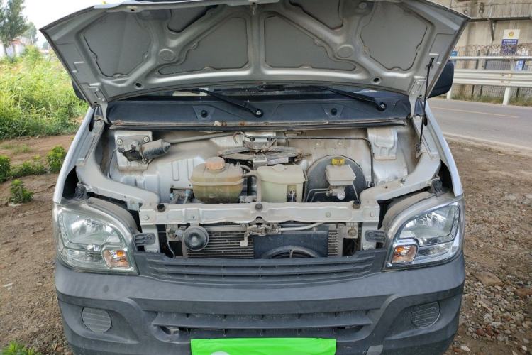 Used Wuling Zhiguang Small Truck 2020 1.2L Double Cab Engine Bay