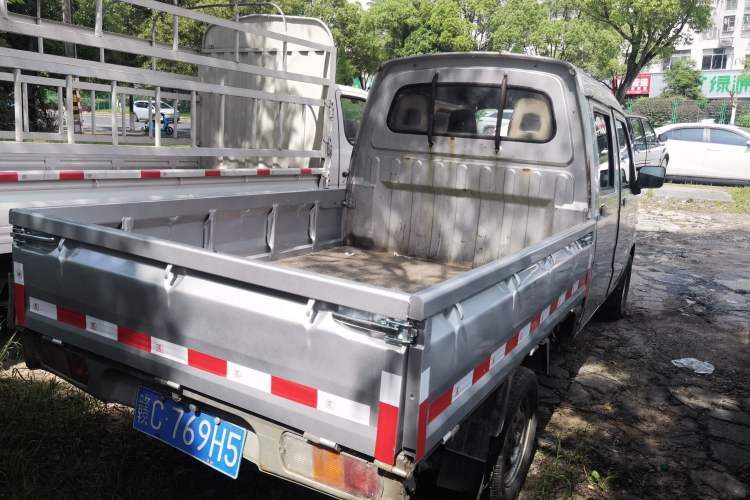 Used Wuling Zhiguang Small Truck 2020 1.2L Double Cab Exterior 4