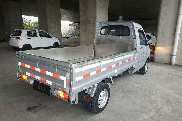 Used Wuling Zhiguang Small Truck 2020 1.2L Single Cab Exterior 5