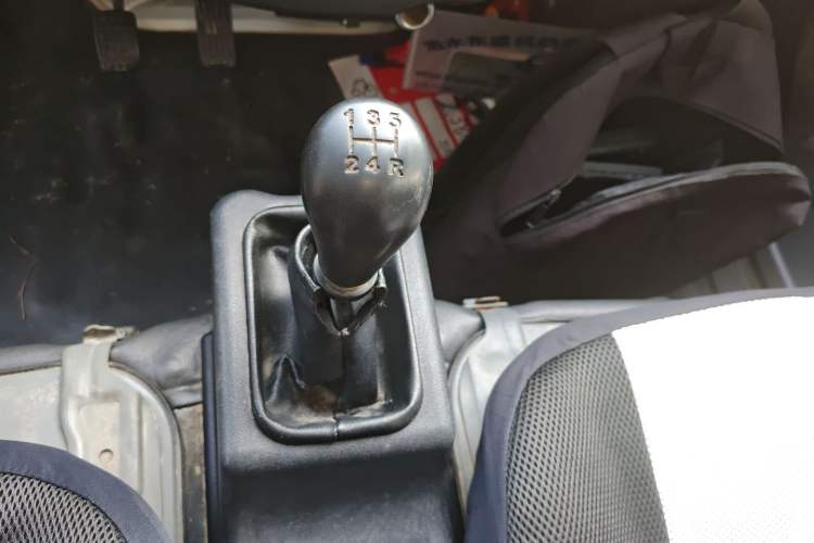 Used Wuling Zhiguang Small Truck 2020 1.2L Double Cab Gear Lever