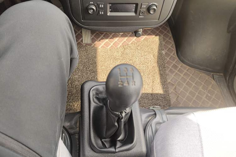Used Wuling Zhiguang Small Truck 2020 1.2L Double Cab Gear Lever