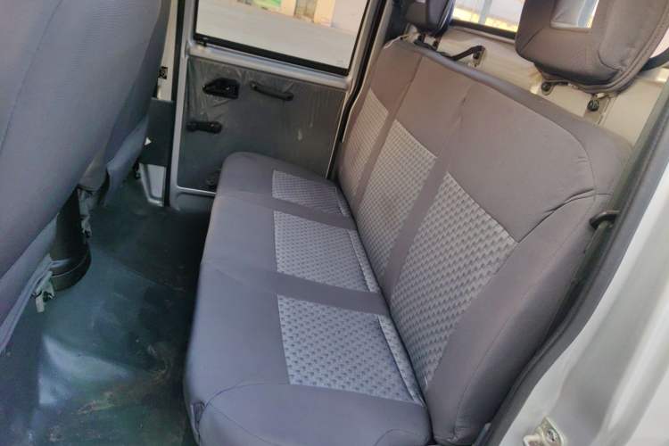Used Wuling Zhiguang Small Truck 2020 1.2L Double Cab Interior 1