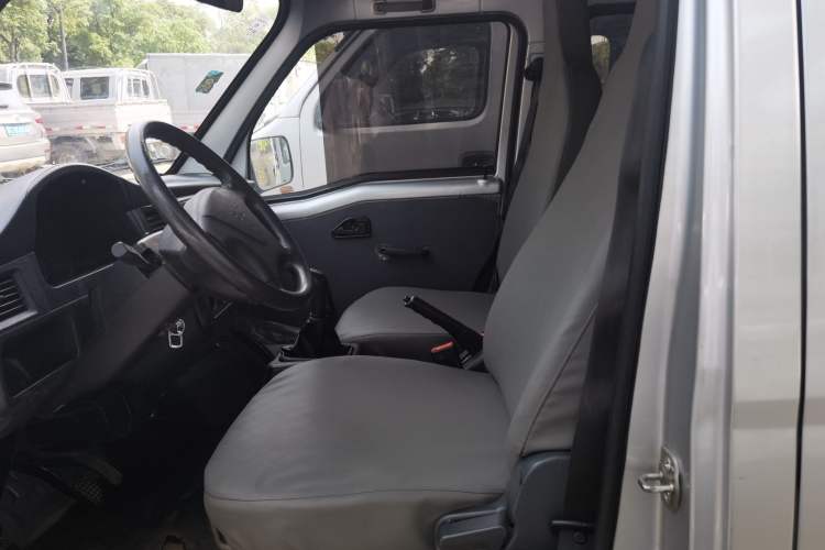 Used Wuling Zhiguang Small Truck 2020 1.2L Double Cab Interior 1